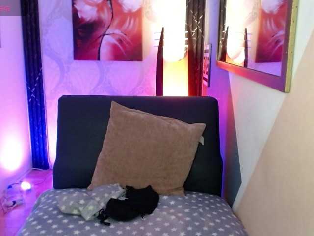luuciaa-Moor live cam on BongaCams