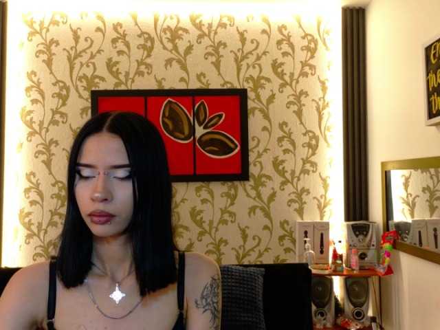 luuciaa-Moor live cam on BongaCams