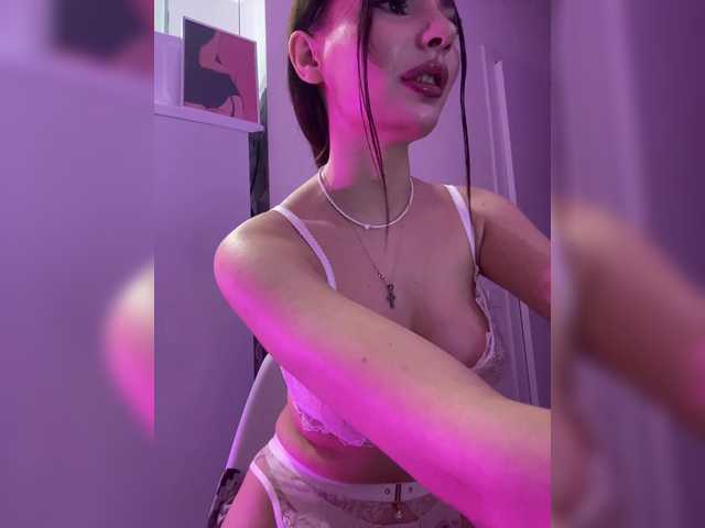 Sofa-crysta live cam on BongaCams