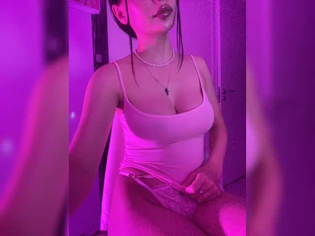 Sofa-crysta live cam on BongaCams