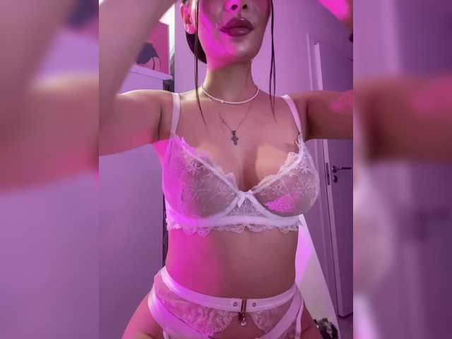 Sofa-crysta live cam on BongaCams