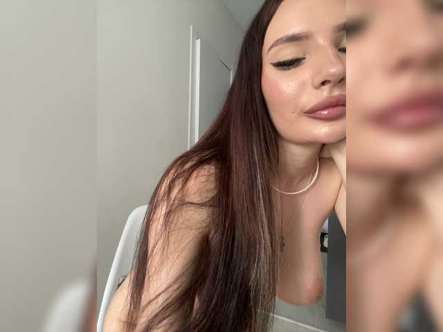 Sofa-crysta live cam on BongaCams