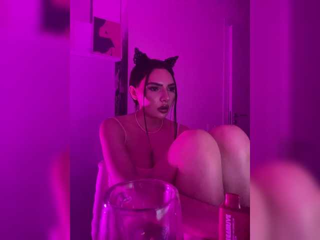 Sofa-crysta live cam on BongaCams