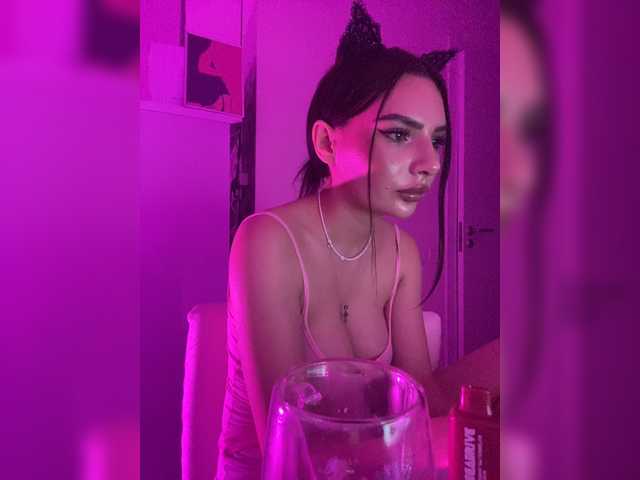 Sofa-crysta live cam on BongaCams