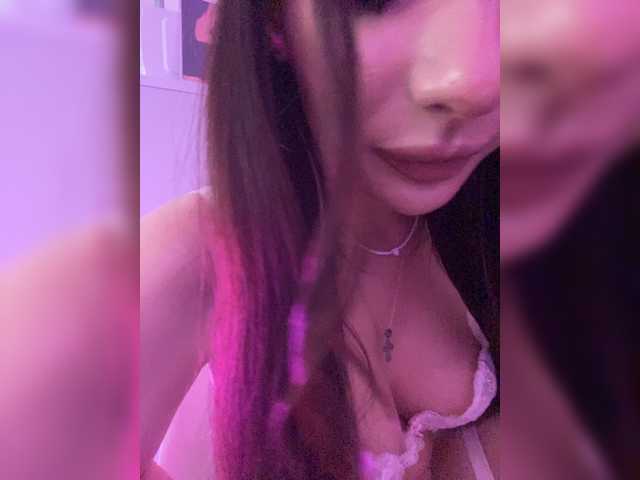 Sofa-crysta live cam on BongaCams
