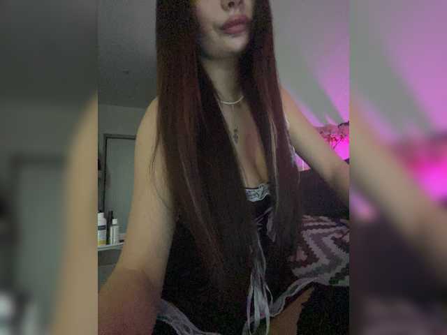 Sofa-crysta, live now on BongaCams