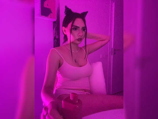 Sofa-crysta live cam on BongaCams