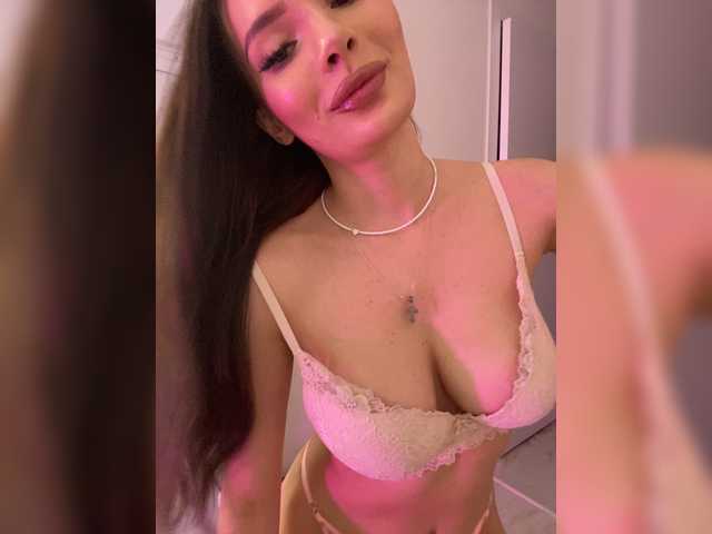 Sofa-crysta live cam on BongaCams