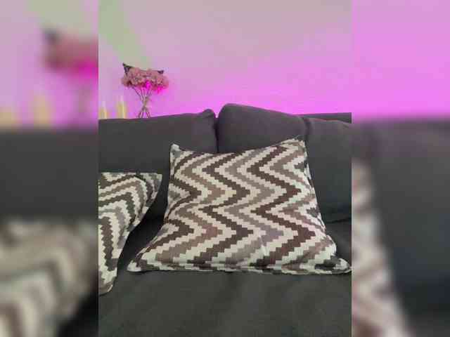 Sofa-crysta live female cam on bongacams
