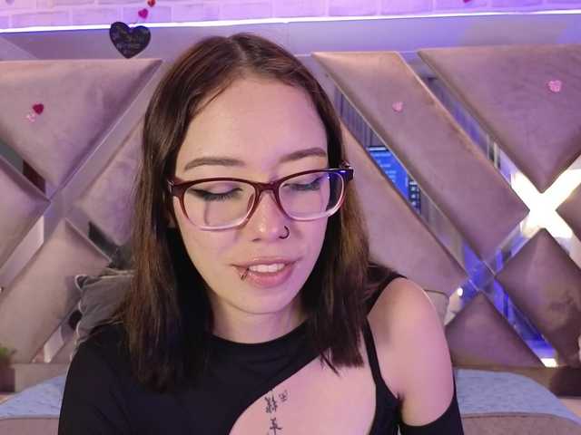 HarperWest live cam on BongaCams