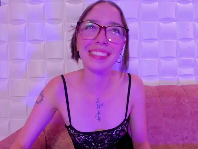 HarperWest live cam on BongaCams