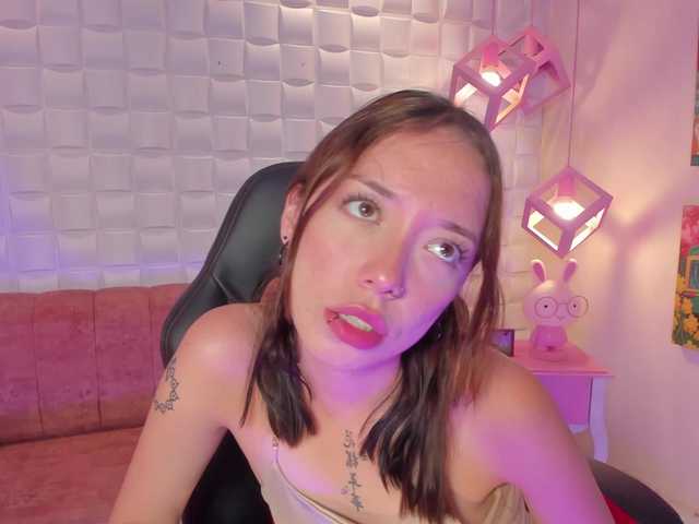 HarperWest live cam on BongaCams