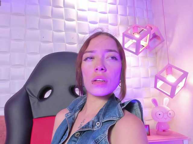 HarperWest live cam on BongaCams