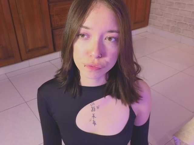 HarperWest live cam on BongaCams