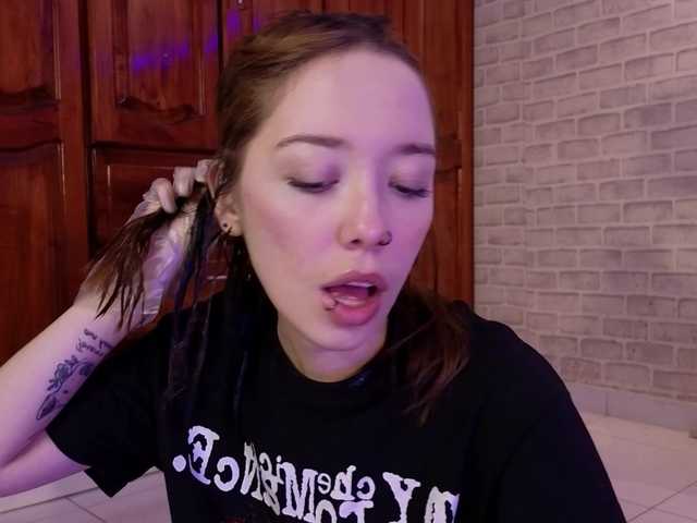 HarperWest live cam on BongaCams