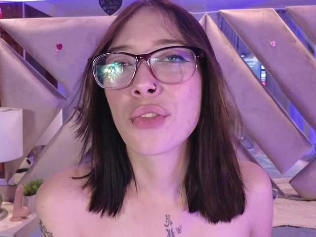 HarperWest live cam on BongaCams