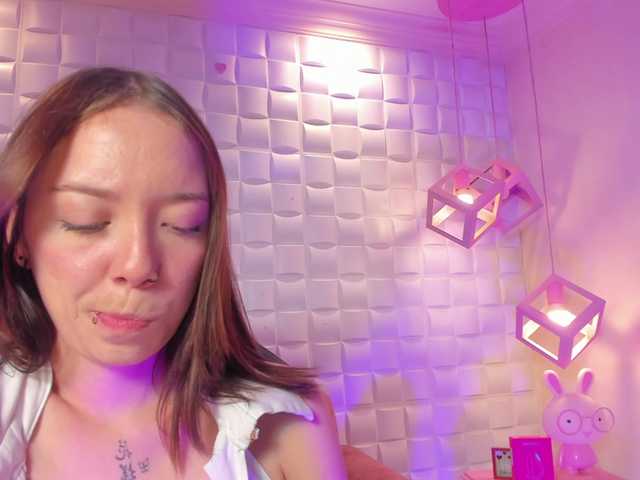 HarperWest live cam on BongaCams