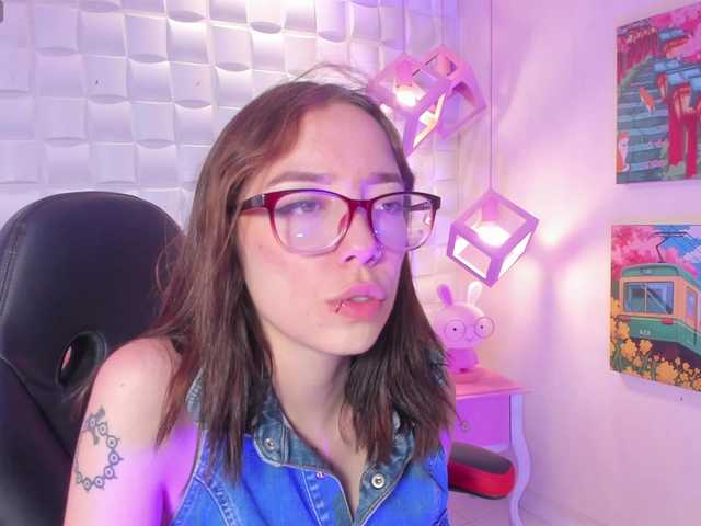 HarperWest live cam on BongaCams