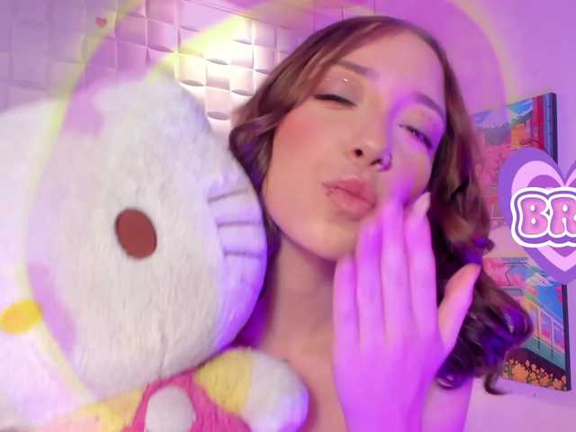HarperWest live cam on BongaCams