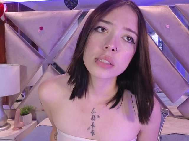 HarperWest live cam on BongaCams