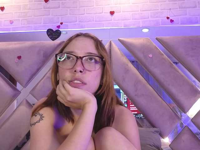 HarperWest live cam on BongaCams
