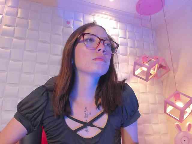 HarperWest Live Webcam on BongaCams
