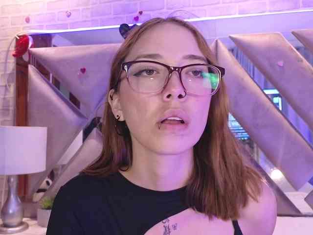 HarperWest Live Webcam on BongaCams