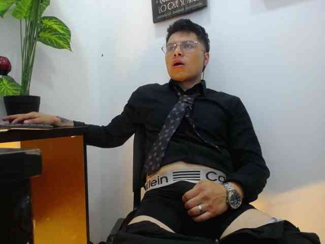 AquilesTaylor Sex Cam Show