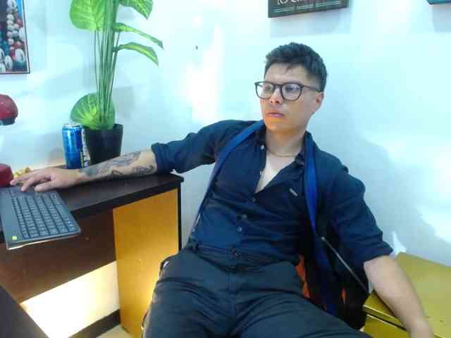 AquilesTaylor Sex Cam Show