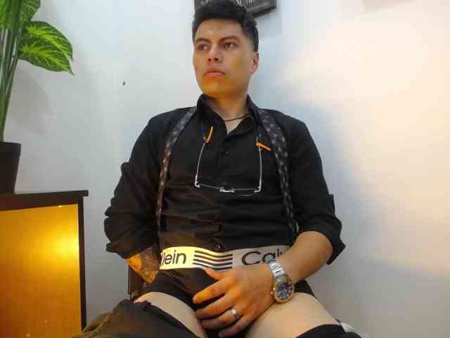 AquilesTaylor Sex Cam Show