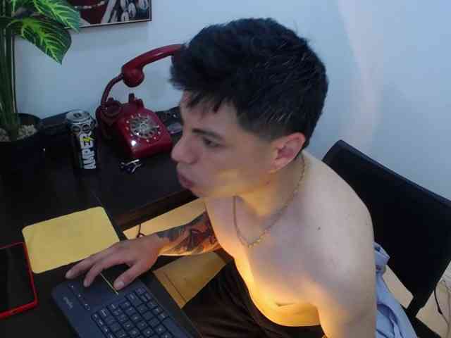 AquilesTaylor Sex Cam Show