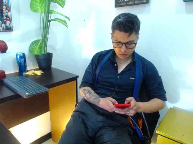 AquilesTaylor Sex Cam Show