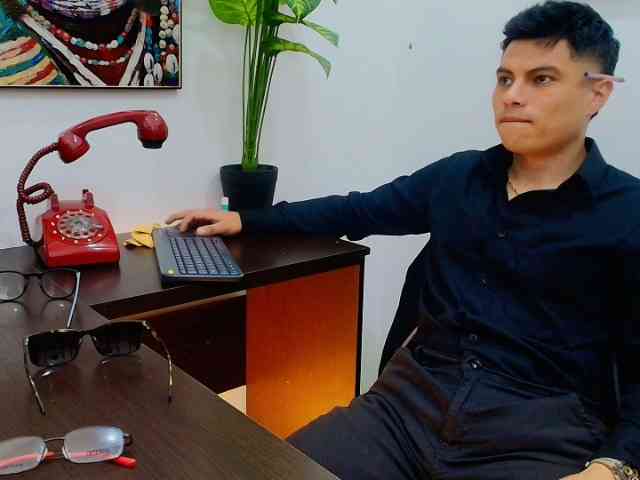 AquilesTaylor Sex Cam Show