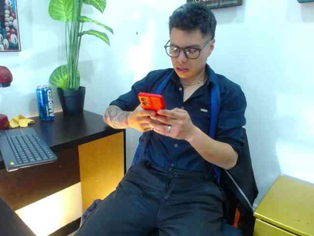 AquilesTaylor Sex Cam Show