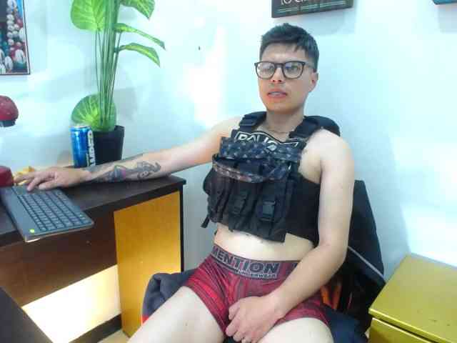 AquilesTaylor Sex Cam Show