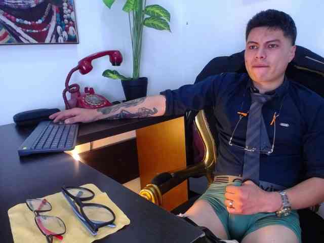 AquilesTaylor Sex Cam Show
