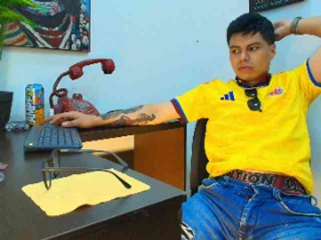 AquilesTaylor Sex Cam Show