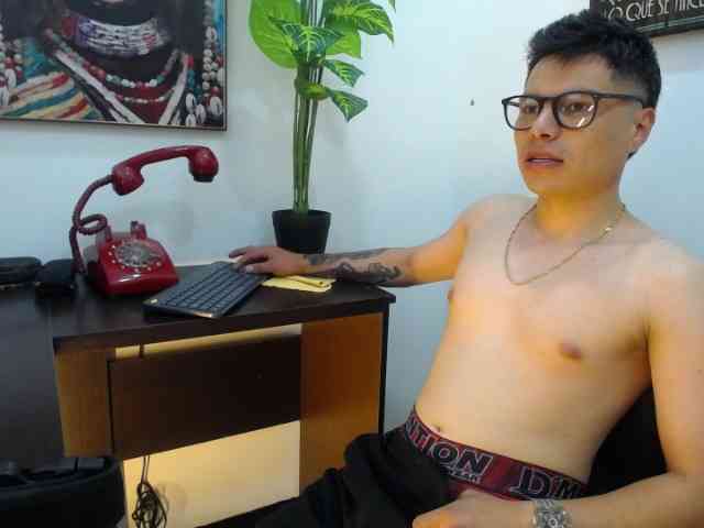 AquilesTaylor Sex Cam Show