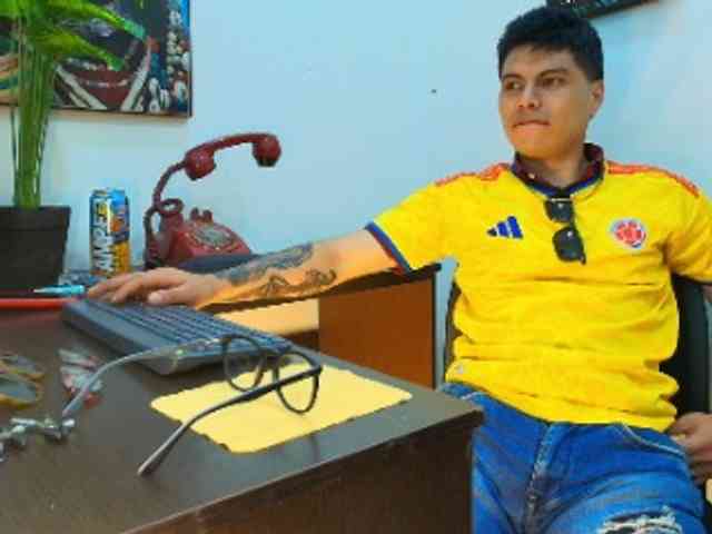 AquilesTaylor Sex Cam Show