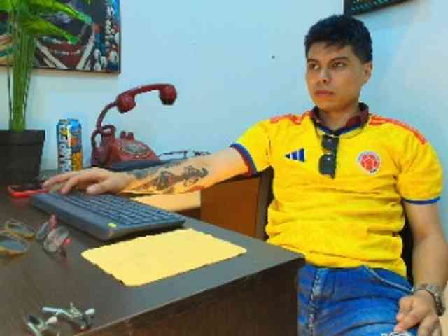 AquilesTaylor Sex Cam Show