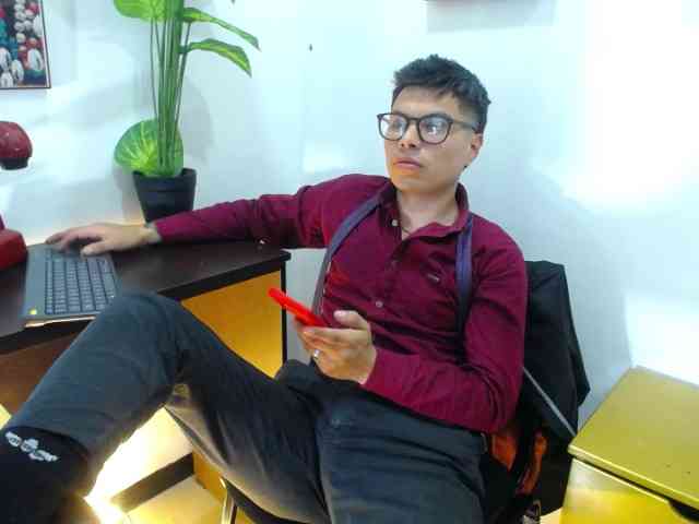 AquilesTaylor Sex Cam Show