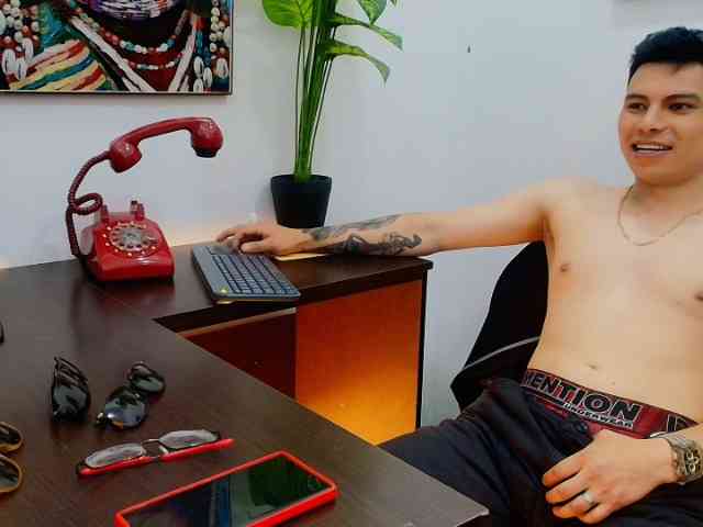 AquilesTaylor Sex Cam Show