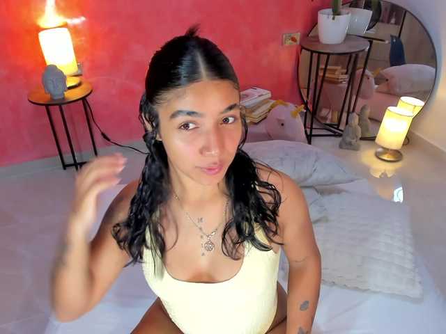 le modèle imAprill est en webcam porno dans un show sur le site bongacams, il possède les tags suivants: Latino/Hispanic,Brunette,Hairy