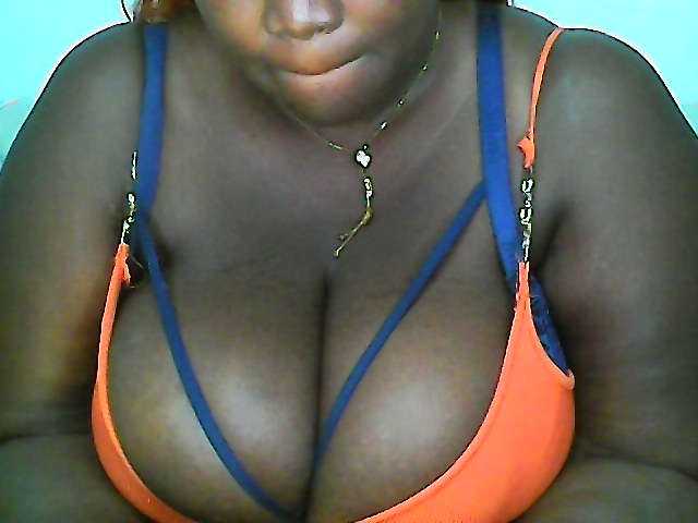 CurvyR live cam on BongaCams