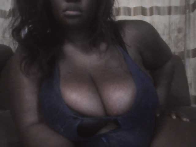 CurvyR live cam on BongaCams