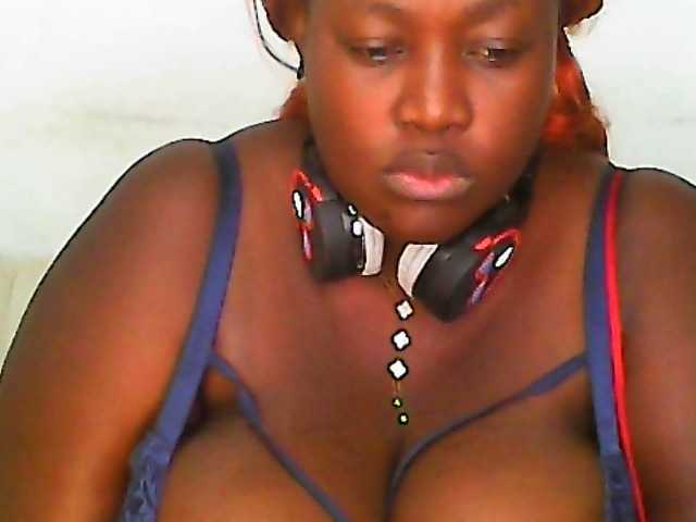 CurvyR live cam on BongaCams