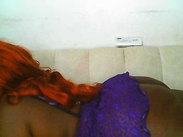 CurvyR webcam bongacams model stream image