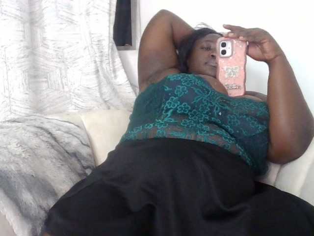 CurvyR live cam on BongaCams