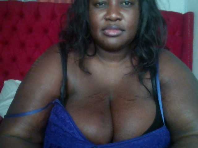 CurvyR live cam on BongaCams
