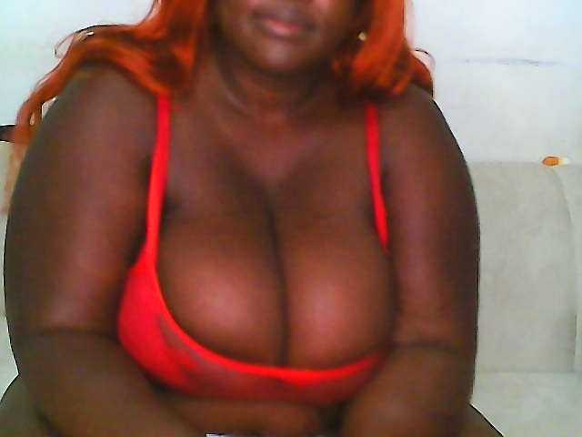 CurvyR live cam on BongaCams